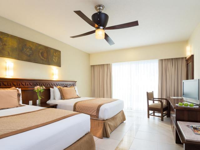 BlueBay Grand Esmeralda