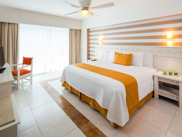 BlueBay Grand Esmeralda