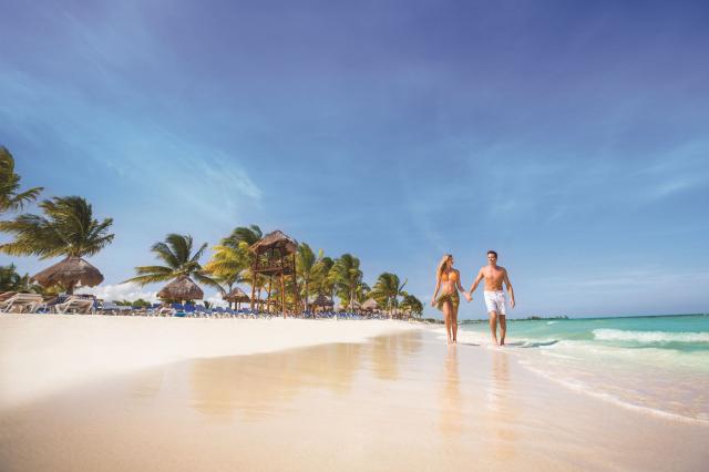 BlueBay Grand Esmeralda