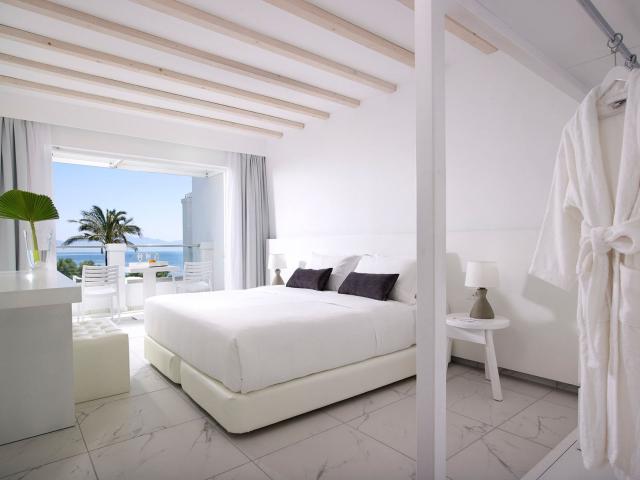 Dimitra Beach Hotel & Suites