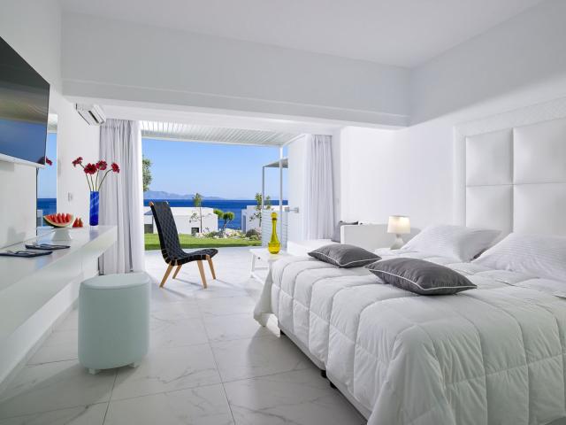 Dimitra Beach Hotel & Suites