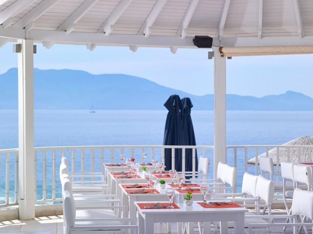 Dimitra Beach Hotel & Suites