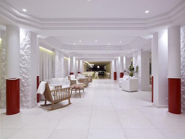 Dimitra Beach Hotel & Suites