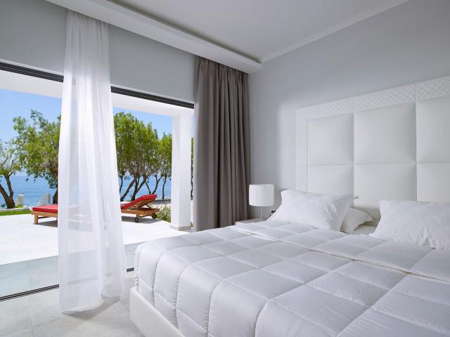 Dimitra Beach Hotel & Suites