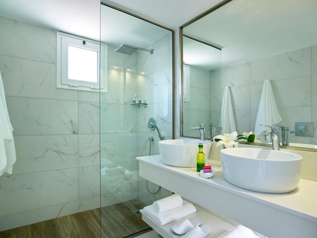 Dimitra Beach Hotel & Suites