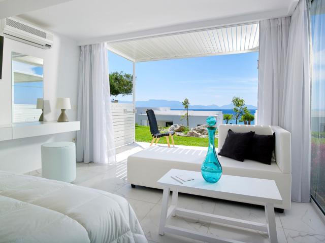 Dimitra Beach Hotel & Suites