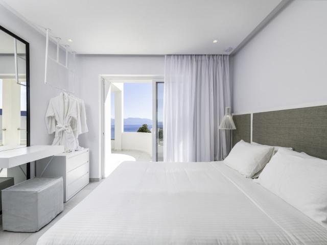 Dimitra Beach Hotel & Suites