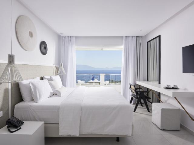 Dimitra Beach Hotel & Suites