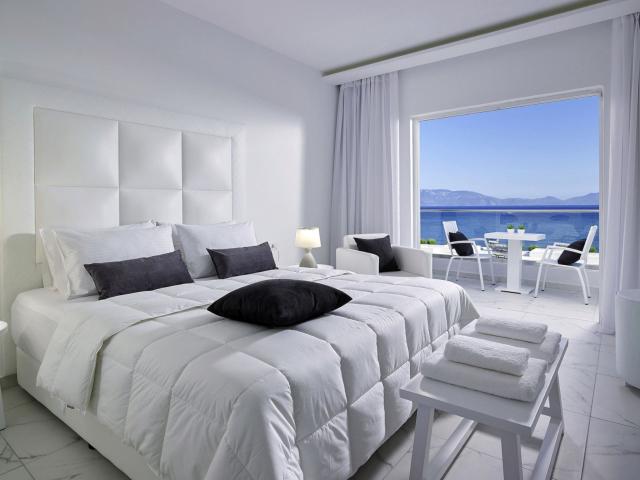 Dimitra Beach Hotel & Suites