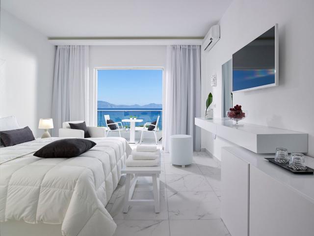 Dimitra Beach Hotel & Suites