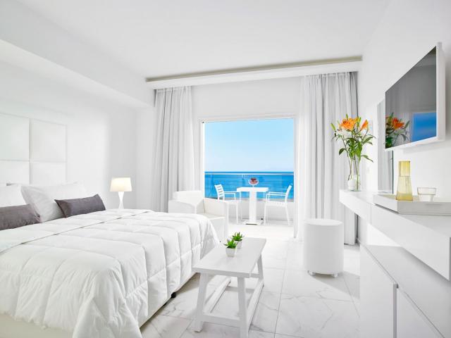 Dimitra Beach Hotel & Suites
