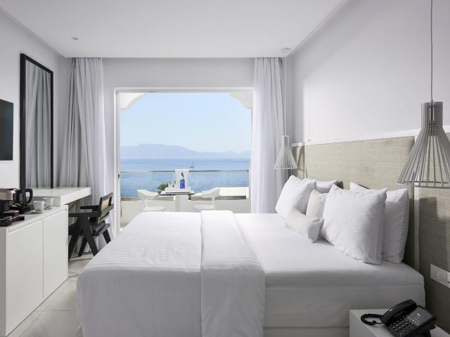 Dimitra Beach Hotel & Suites