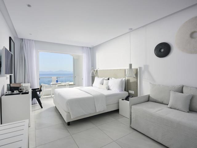 Dimitra Beach Hotel & Suites