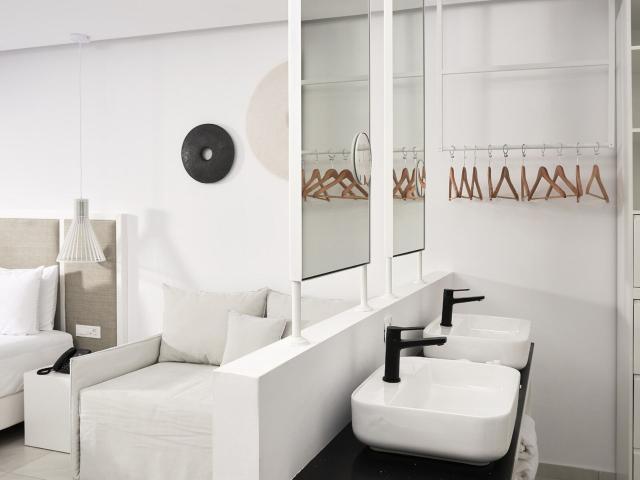 Dimitra Beach Hotel & Suites