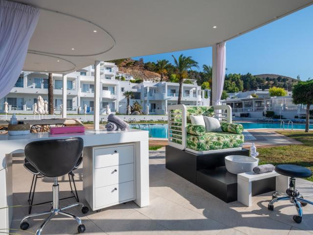 Dimitra Beach Hotel & Suites