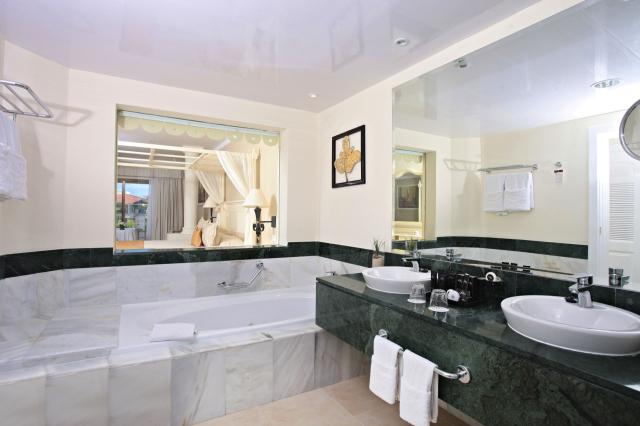 Luxury Bahia Principe Aquamarine