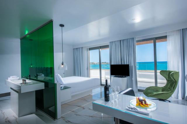 I Resort Beach Hotel & Spa