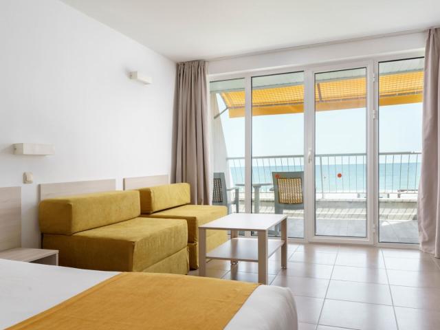 AluaSun Helios Beach