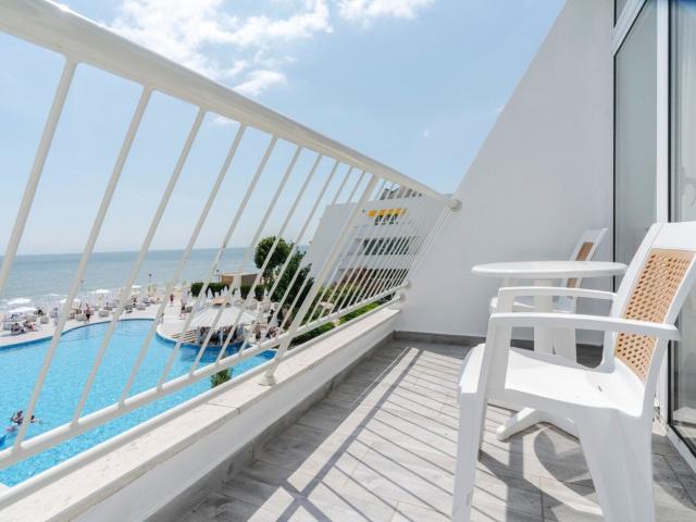 AluaSun Helios Beach