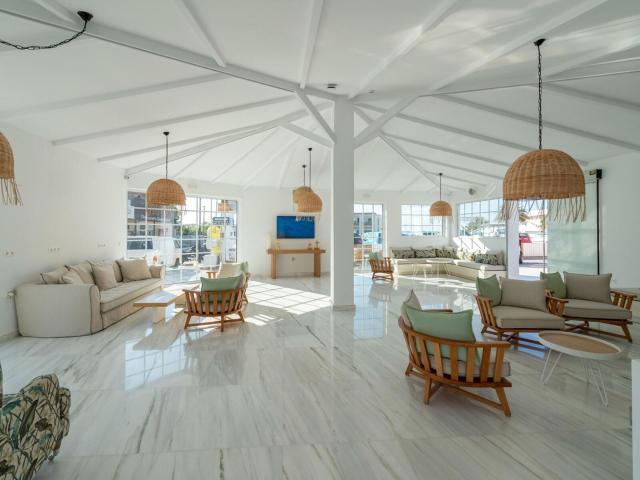 High Beach White The Villa Collection