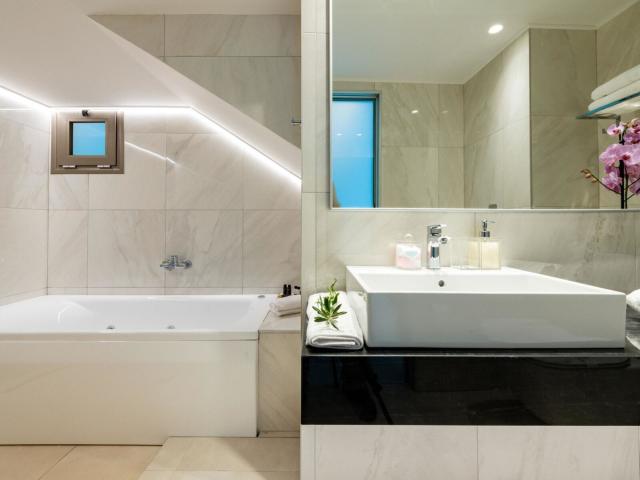High Beach White The Villa Collection