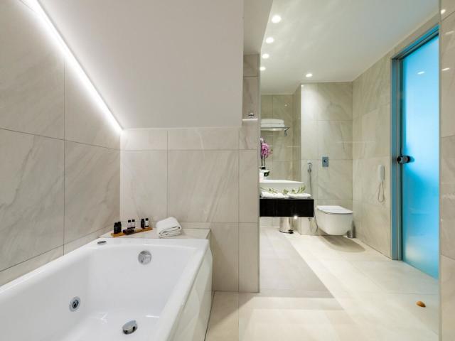 High Beach White The Villa Collection