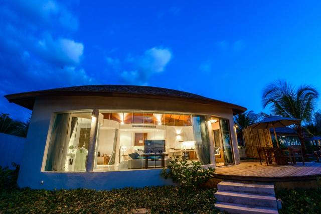 Mai Khao Lak Beach Resort & Spa