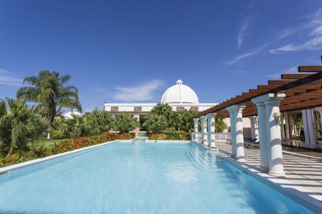 Grand Palladium Lady Hamilton Resort & Spa