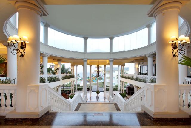 Grand Palladium Lady Hamilton Resort & Spa