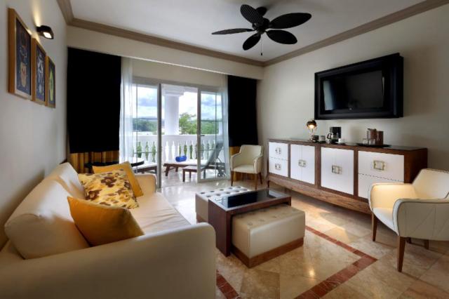 Grand Palladium Lady Hamilton Resort & Spa