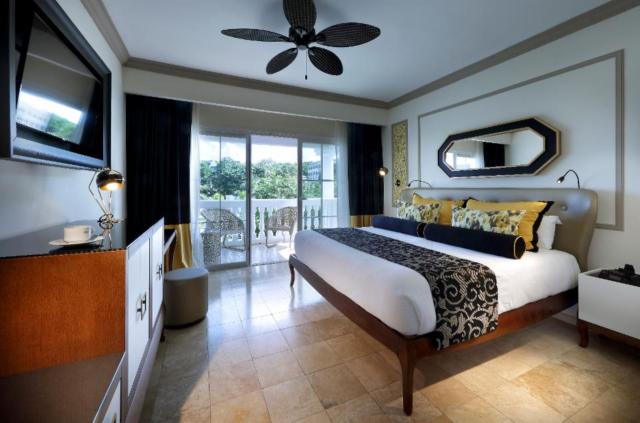 Grand Palladium Lady Hamilton Resort & Spa