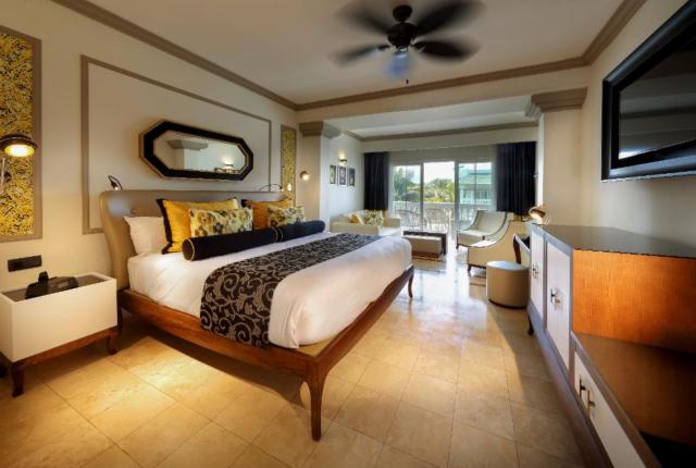 Grand Palladium Lady Hamilton Resort & Spa