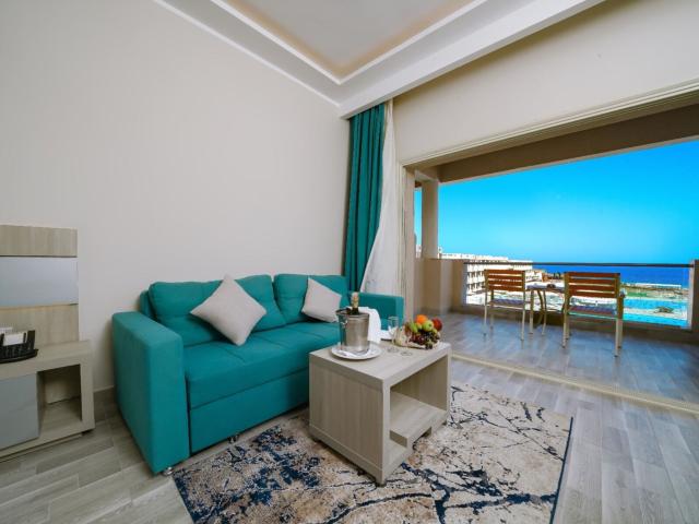 Sirena Beach Resort & Spa