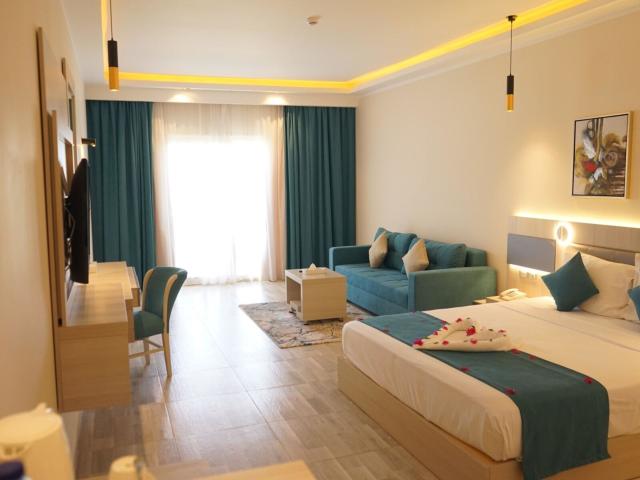 Sirena Beach Resort & Spa