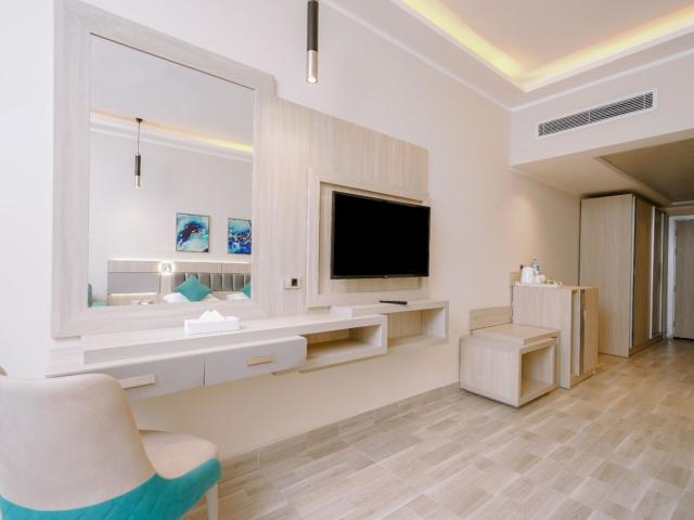 Sirena Beach Resort & Spa