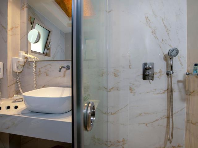 Vantaris Luxury Beach Resort
