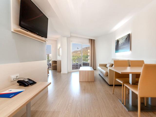 Ola Aparthotel Tomir