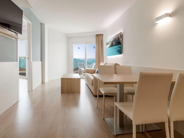 Ola Aparthotel Tomir
