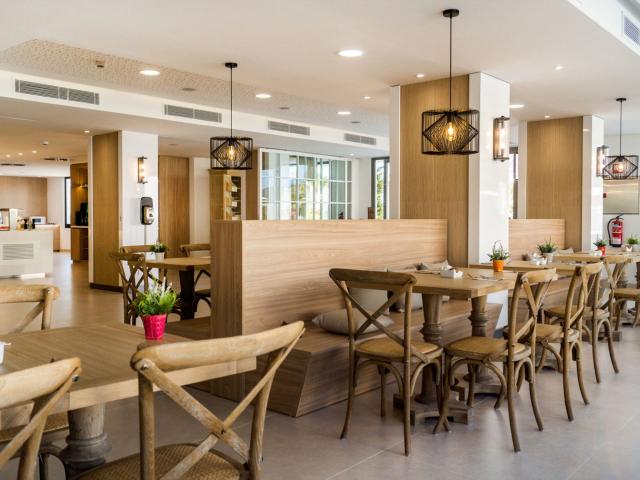 Ola Aparthotel Tomir