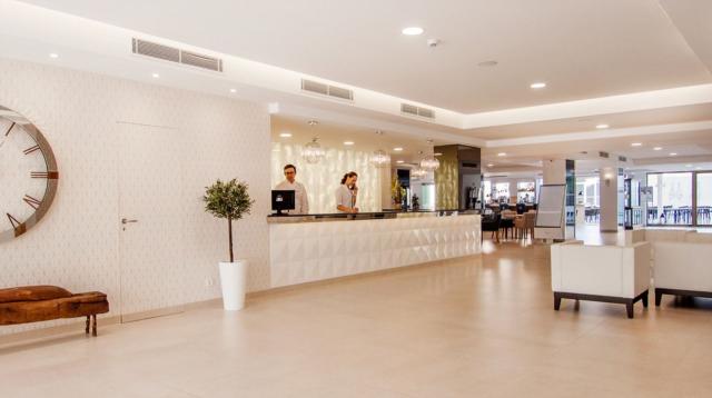 Ola Aparthotel Tomir