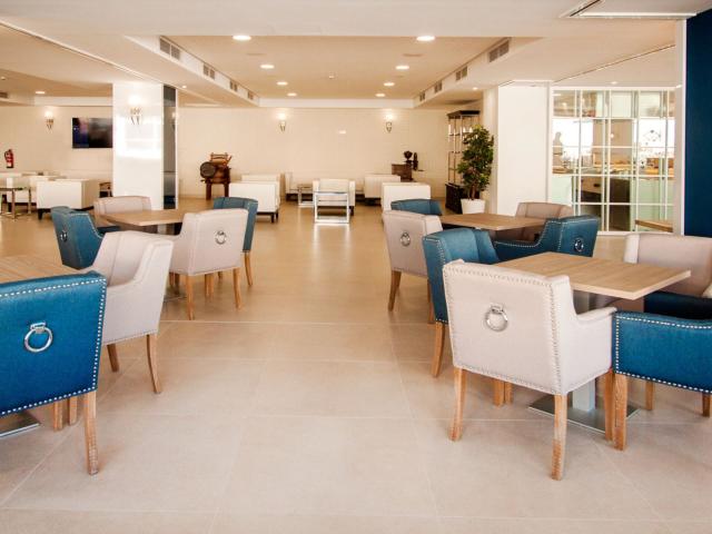 Ola Aparthotel Tomir