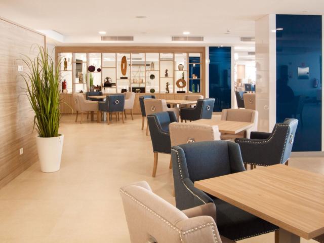 Ola Aparthotel Tomir
