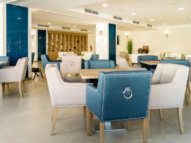 Ola Aparthotel Tomir