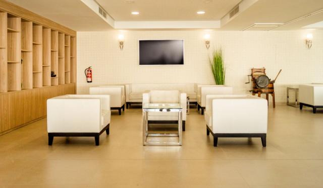 Ola Aparthotel Tomir