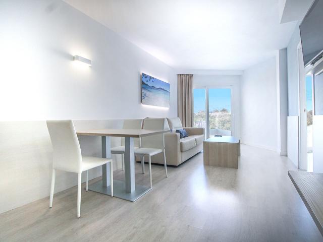 Ola Aparthotel Tomir