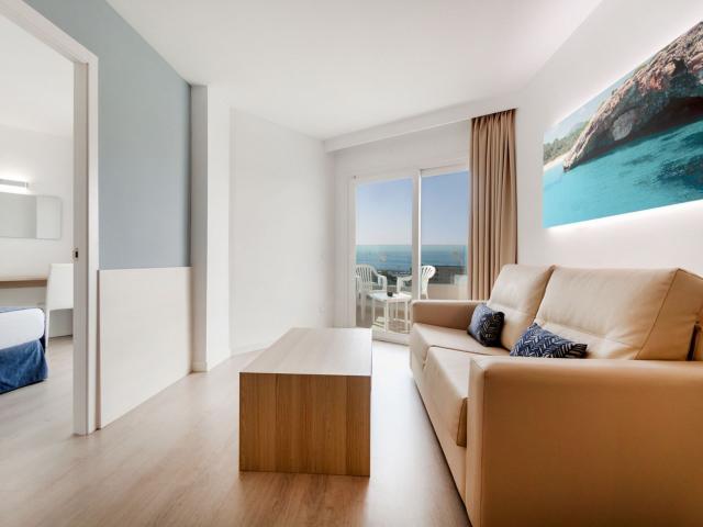 Ola Aparthotel Tomir