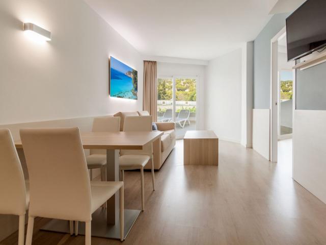 Ola Aparthotel Tomir