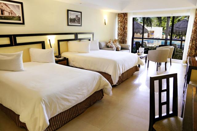 Sandos Playacar Beach Resort