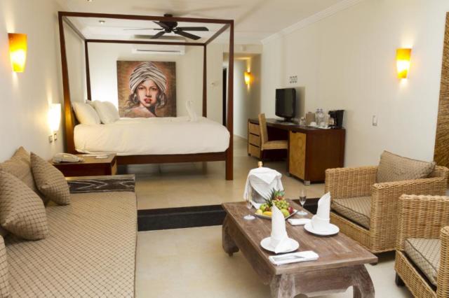 Sandos Playacar Beach Resort