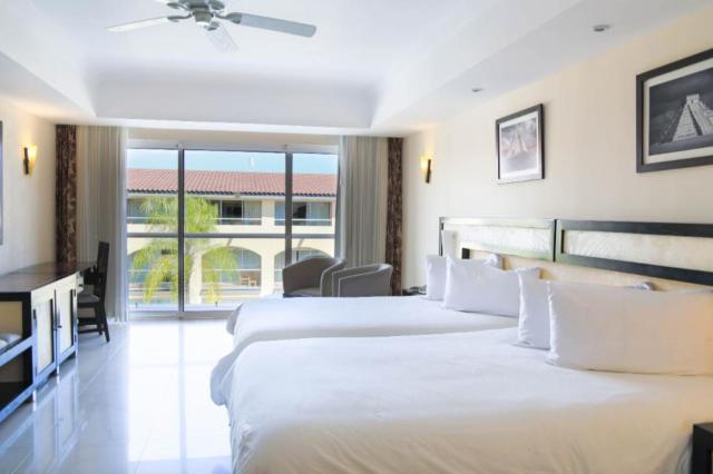 Sandos Playacar Beach Resort